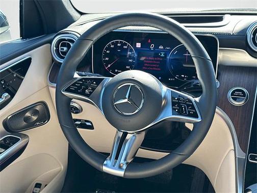 2025 Mercedes-Benz GLC 350e Base