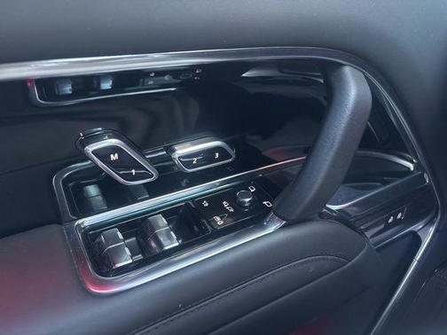 2024 Land Rover Range Rover P550e Autobiography