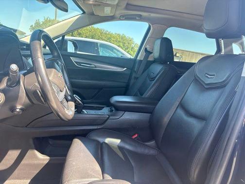 Dark Adriatic Blue 2017 Cadillac XT5 Luxury