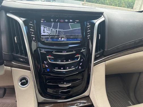 2018 Cadillac Escalade ESV Luxury