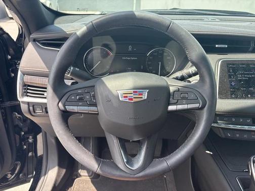 2022 Cadillac XT4 Premium Luxury