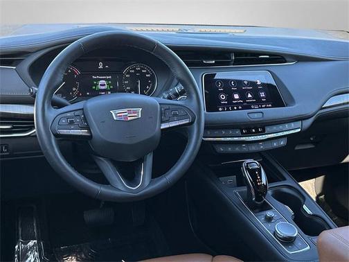 2022 Cadillac XT4 Premium Luxury