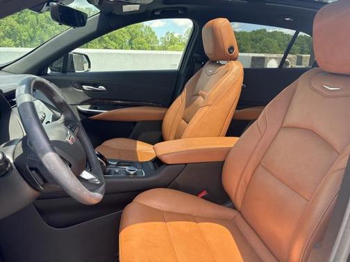 2022 Cadillac XT4 Premium Luxury