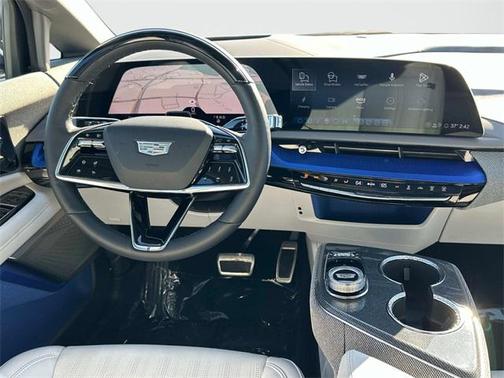 2025 Cadillac OPTIQ Luxury 2 AWD