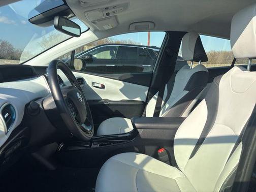 2022 Toyota Prius XLE