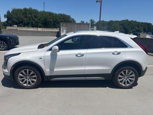 Crystal White 2022 Cadillac XT4 Premium Luxury