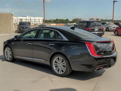 Photo 2 of 33 of 2018 Cadillac XTS Luxury