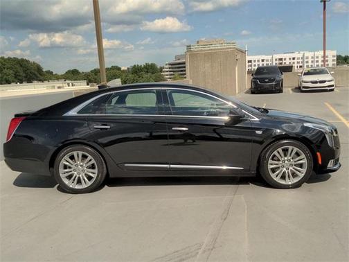Photo 5 of 33 of 2018 Cadillac XTS Luxury