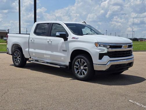 Summit White 2026 Chevrolet Silverado 1500 LT