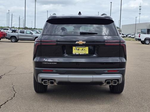 Mosaic Black Metallic 2026 Chevrolet Traverse LT