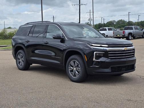 Mosaic Black Metallic 2026 Chevrolet Traverse LT