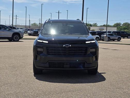Mosaic Black Metallic 2026 Chevrolet Traverse LT