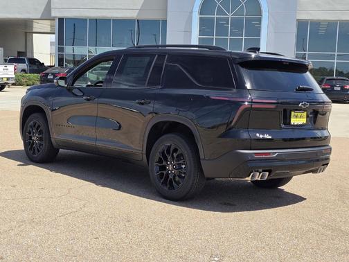 Mosaic Black Metallic 2026 Chevrolet Traverse LT