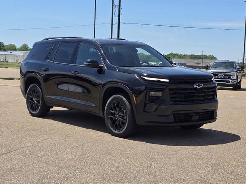 Mosaic Black Metallic 2026 Chevrolet Traverse LT