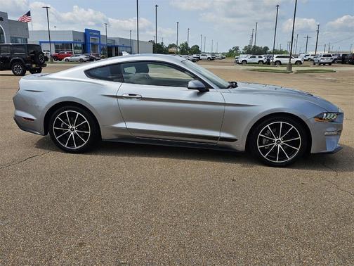 2022 Ford Mustang EcoBoost