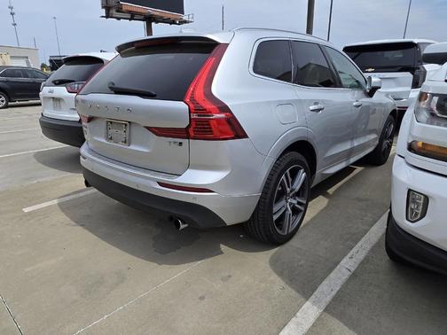 2020 Volvo XC60 T5 Momentum