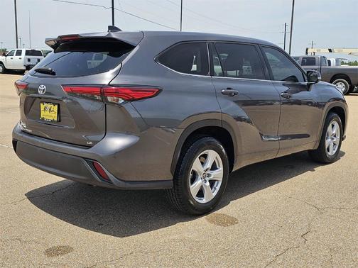 2022 Toyota Highlander LE