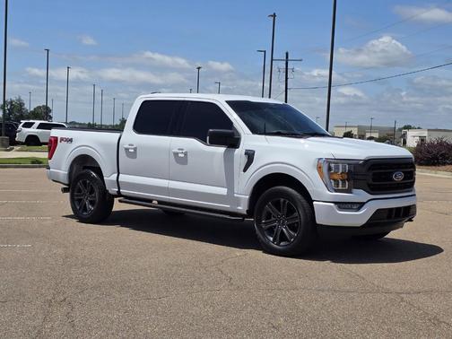 Oxford White 2023 Ford F-150 XLT