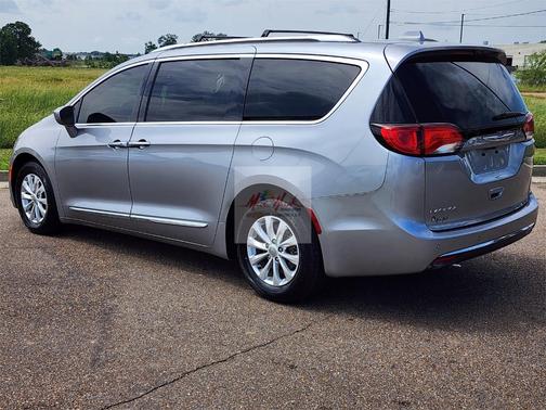 2020 Chrysler Pacifica Touring-L