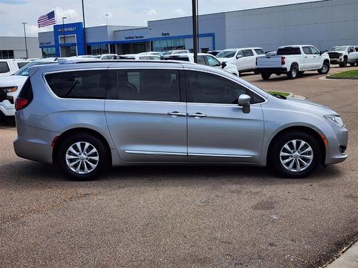 2020 Chrysler Pacifica Touring-L