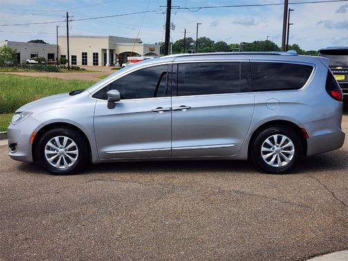 2020 Chrysler Pacifica Touring-L