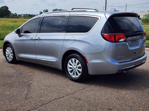 2020 Chrysler Pacifica Touring-L