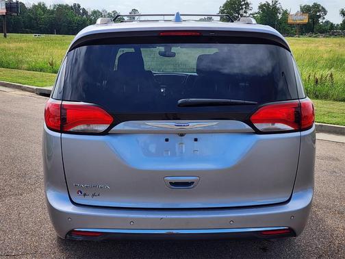 2020 Chrysler Pacifica Touring-L