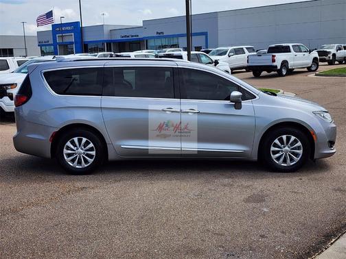2020 Chrysler Pacifica Touring-L
