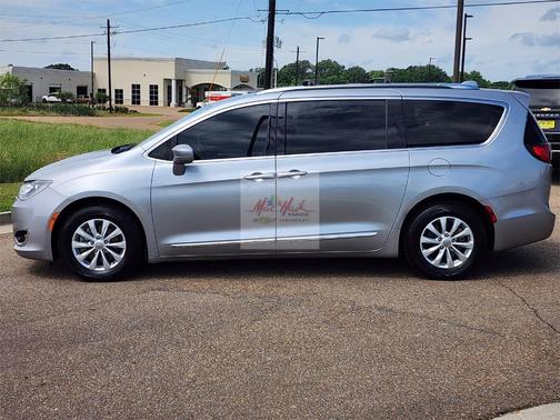 2020 Chrysler Pacifica Touring-L