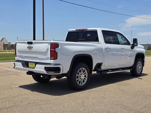 Summit White 2026 Chevrolet Silverado 2500 LTZ