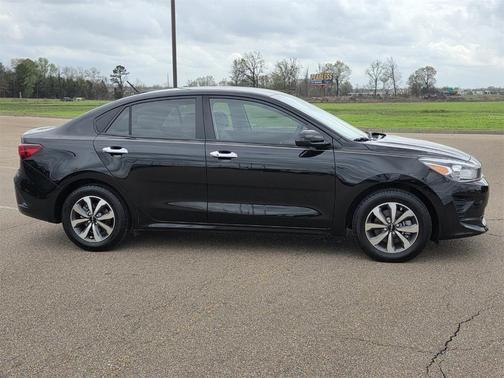 2022 Kia Rio S