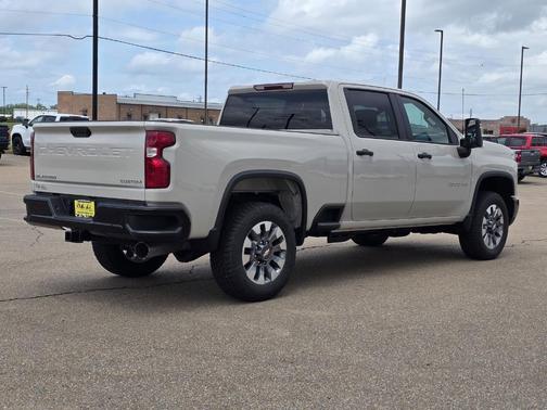 White Sand 2026 Chevrolet Silverado 2500 Custom