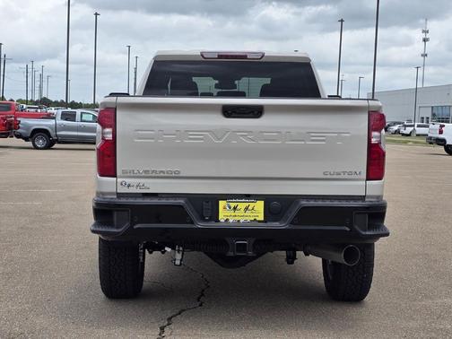 White Sand 2026 Chevrolet Silverado 2500 Custom