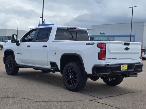 Summit White 2026 Chevrolet Silverado 2500 LT