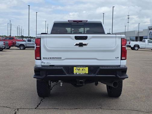 Summit White 2026 Chevrolet Silverado 2500 LT