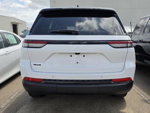 2024 Jeep Grand Cherokee Laredo