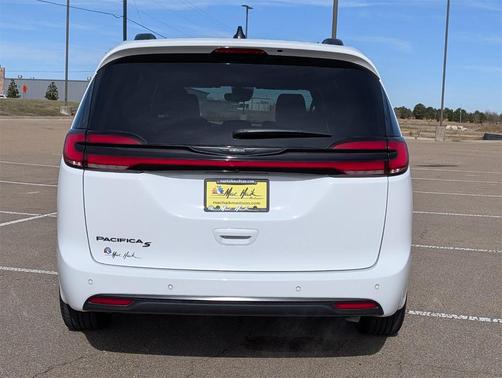 2024 Chrysler Pacifica Touring-L