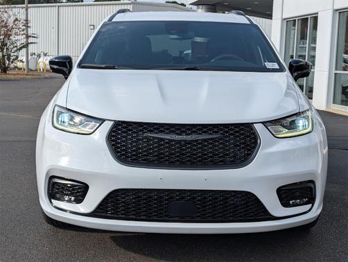 2024 Chrysler Pacifica Touring-L