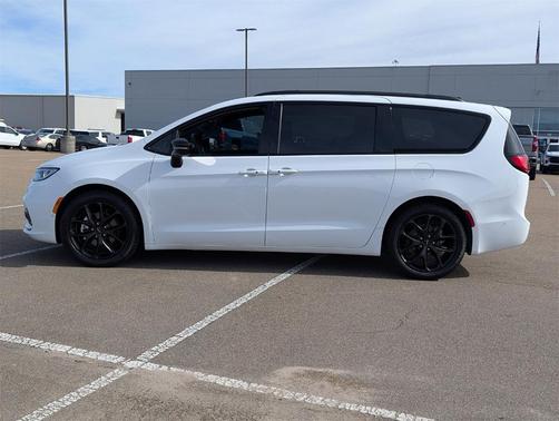 2024 Chrysler Pacifica Touring-L