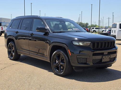 Diamond Black 2022 Jeep Grand Cherokee L Laredo