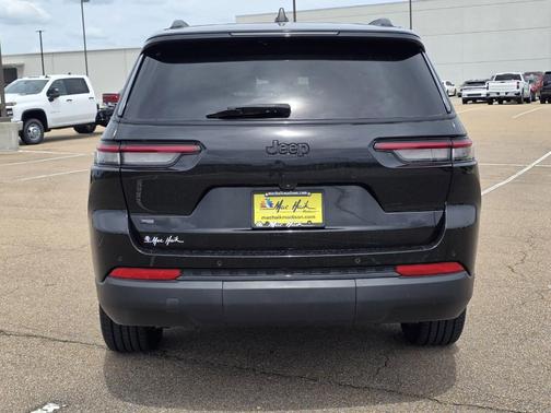 Diamond Black 2022 Jeep Grand Cherokee L Laredo