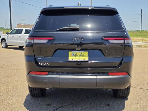 Diamond Black 2022 Jeep Grand Cherokee L Laredo
