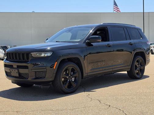 Diamond Black 2022 Jeep Grand Cherokee L Laredo
