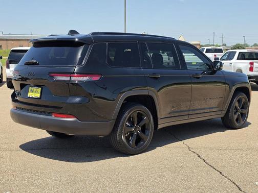 Diamond Black 2022 Jeep Grand Cherokee L Laredo
