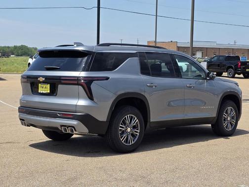 Sterling Gray Metallic 2026 Chevrolet Traverse LT