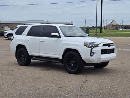 Super White 2021 Toyota 4Runner SR5