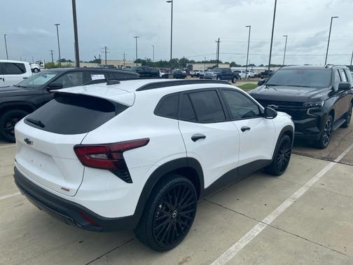 Summit White 2025 Chevrolet Trax 2RS