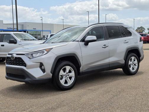 Silver Sky Metallic 2020 Toyota RAV4 XLE