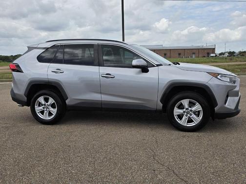 Silver Sky Metallic 2020 Toyota RAV4 XLE