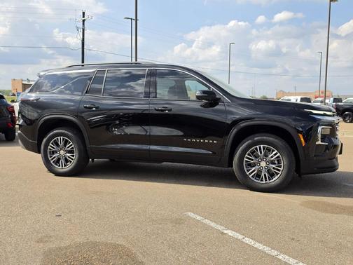 Mosaic Black Metallic 2026 Chevrolet Traverse LT
